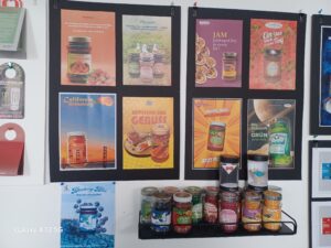 Marmeladengläser für die Ausstellung
